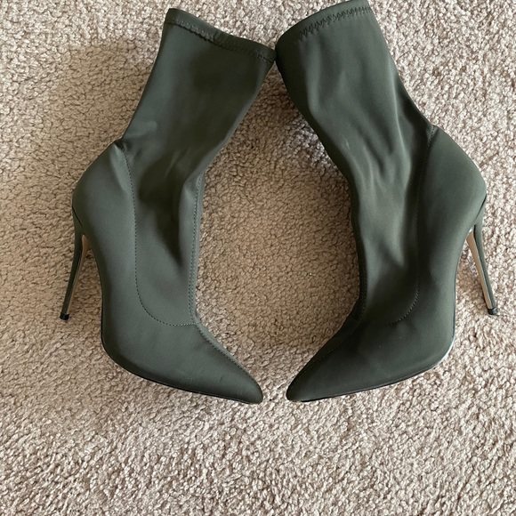 Pointed toe booties - Picture 2 of 5